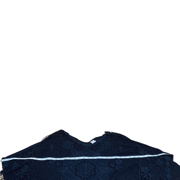 2 Chic Luxe crocheted poncho. V neckline, crochet lace back, butterfly cut - Picture 6 of 8